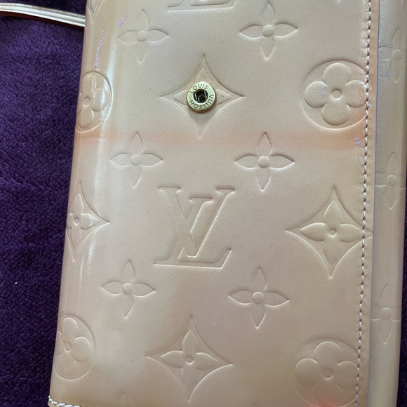 Authentic Louis Vuitton wallet on chain also can be a phone holder - Picture 6 of 11